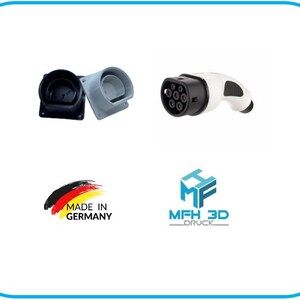 Könnte beinhalten: Zwei schwarze und weiße Kunststoff-Steckdosenabdeckungen und ein weißer Stecker für Elektrofahrzeuge mit schwarzem Stecker. Das Bild zeigt auch ein Logo für "MFH 3D Druck" und eine deutsche Flagge mit dem Text "Made in Germany".