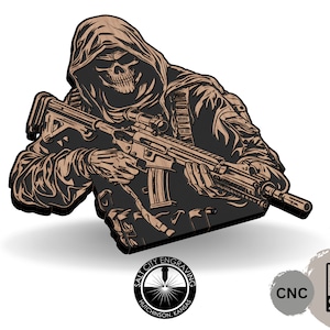 Könnte beinhalten: Eine schwarz-braune Illustration einer vermummten Figur, die ein Gewehr hält. Die Figur hat ein Schädelgesicht und trägt eine taktische Weste. Das Bild ist mit "Salt City Engraving Hutchinson, Kansas" beschriftet.