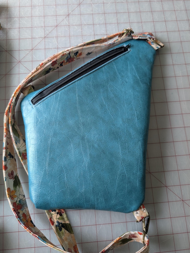 Left Shoulder | Anti-Theft Bag | Convertible Bag | Crossbody Sling | Unisex Bag bild 8