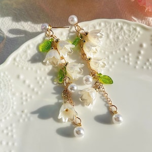 Jolies boucles d'oreilles muguet, boucles d'oreilles fleurs blanches, jolies boucles d'oreilles pendantes fleurs, cadeaux uniques pour elle, boucles d'oreilles non percées disponibles