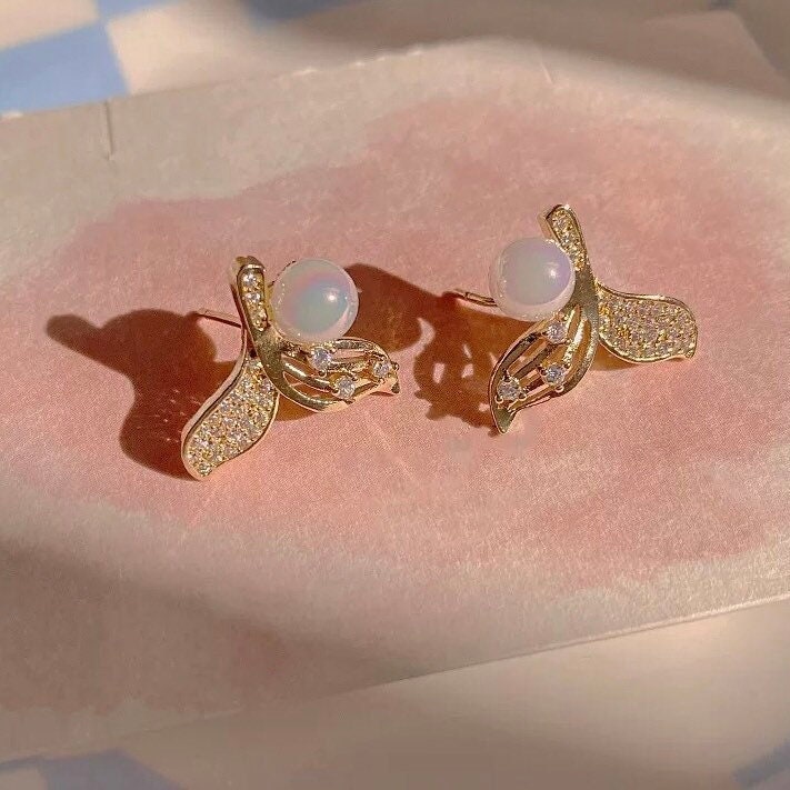 NIB ** LOUIS VUITTON - IDYLLE BLOSSOM EAR STUDS, PINK GOLD AND
