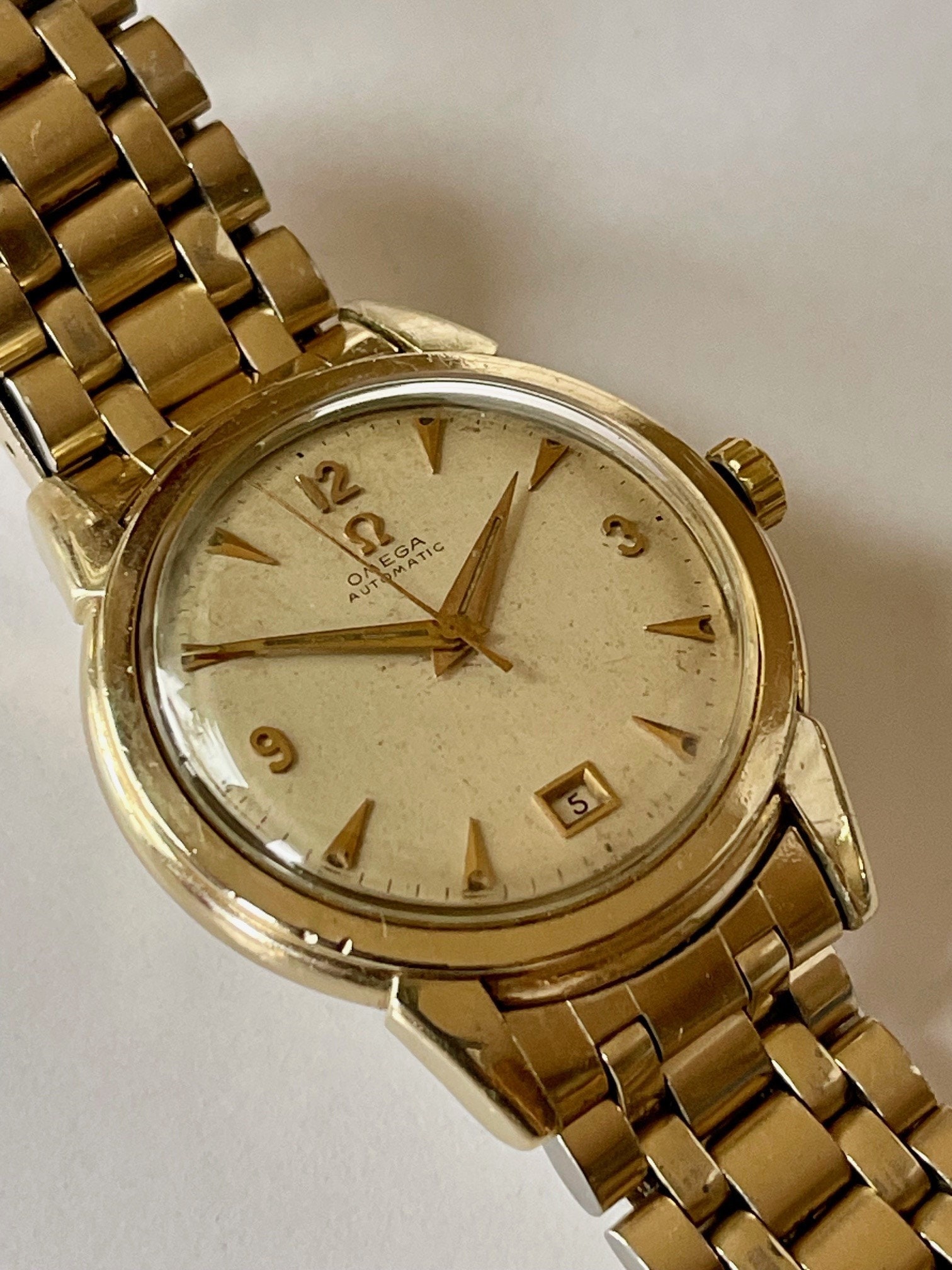 Omega Bumper Automatic Calendar Date at 6 O'clock Cal.353 Gold