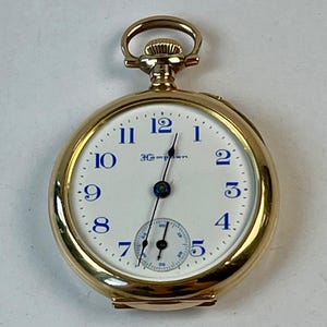 Hampden Molly Stark Taschenuhr Dueber Gehäuse Weißes Porzellan Zifferblatt Blaue Zahlen Antik Made in USA 1908