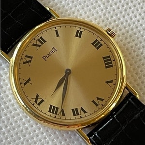 Piaget Solid 18K (750) Gold Ref.8025 Quartz Movement Original Strap18kt buckle. Vintage 1992 Swiss Made