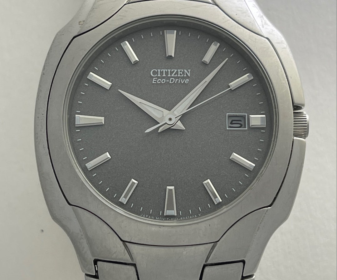 Citizen Eco-Drive Calendario Data Acciaio Inox Made