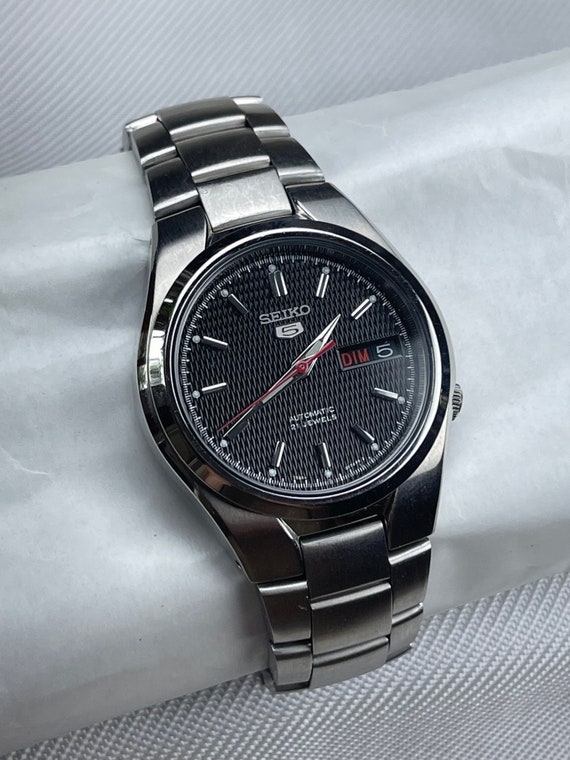 Seiko 5 Automatic Calendar Quick Set Day date Black Textured Dial