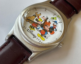 Super Rare the Disney Store Cast Member Watch Collectors  display picture 1