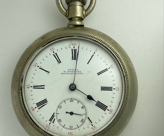 Regina Omega H. Downing Antieke Railroad Zakhorloge Porseleinen Wijzerplaat Schroef Terug Zwitsers Gemaakt 1913 Etsy Belgie