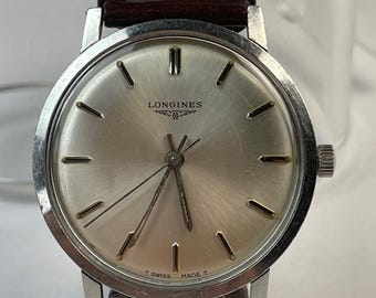 Relógio Longines Classic Dress com mostrador "pie pan", caixa em aço inoxidável e fundo rosqueado, modelo vintage fabricado na Suíça em 1966.
