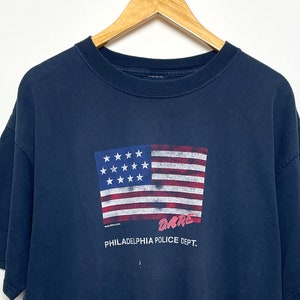 Vintage 1990s DARE Philadelphia Police Department USA Flag Graphic Tee Shirt (size adult XL)