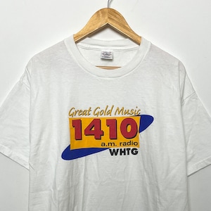 Vintage 1990s Great Gold Music 1410 AM Radio WHTG Station Spell Out Graphic Tee Shirt (size adult XL)