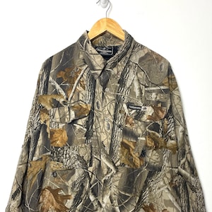 Vintage 1990s Winchester Real Tree Forest Camouflage Button Up Hunting Shirt (size adult XL)