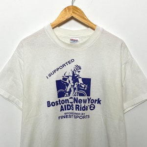 vintage années 1990 Boston à New York SIDA Cycling Ride Spell Out Graphic Tee Shirt (taille adulte Large)