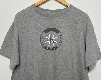 Koszulka Calvin Klein Jeans Spell Out Graphic z lat 90. (rozmiar L dla dorosłych)