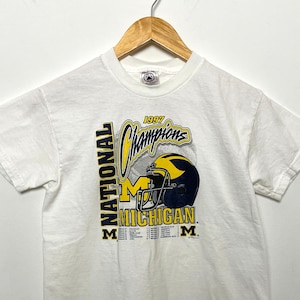 Vintage 1997 Michigan Wolverines Football National Champions Big Ten College Graphic Tee Shirt (fits adult XS)