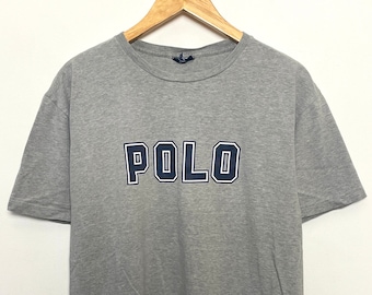 Vintage 1990s Polo de Ralph Lauren Spell Out Logo Graphic Camiseta (tamaño adulto grande)