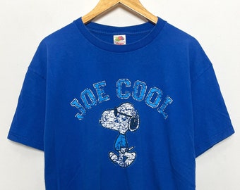 Vintage 1990s "Joe Cool" Snoopy the Peanuts Charles M Schulz Spell Out Cartoon Dog Graphic Tee Shirt (fits adult Large)