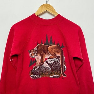 Vintage 1990s Mountain Lion Cougar Graphic Red Pullover Animal Nature Crewneck Sweatshirt (size adult XS)