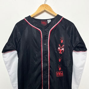 Vintage 1990s Youth New World Order NWO Wrestling Group Hulk Hogan &quot;Run with the Pac&quot; Long Sleeve Graphic Baseball Jersey (size youth M)