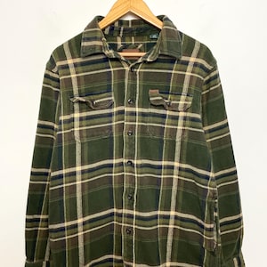 Vintage Orvis Green Plaid Button Up Long Sleeve Flannel Shirt (size adult Medium)