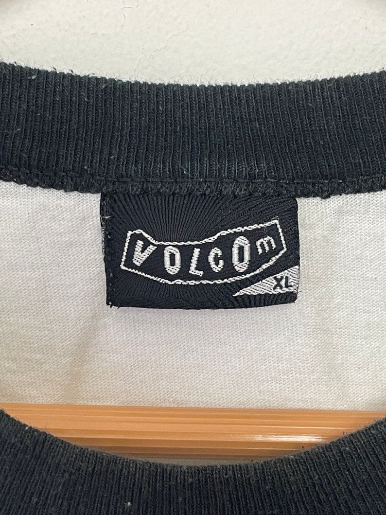 Vintage Y2K Volcom Surfwear Spell Out Graphic Ringer Tee Shirt size ...