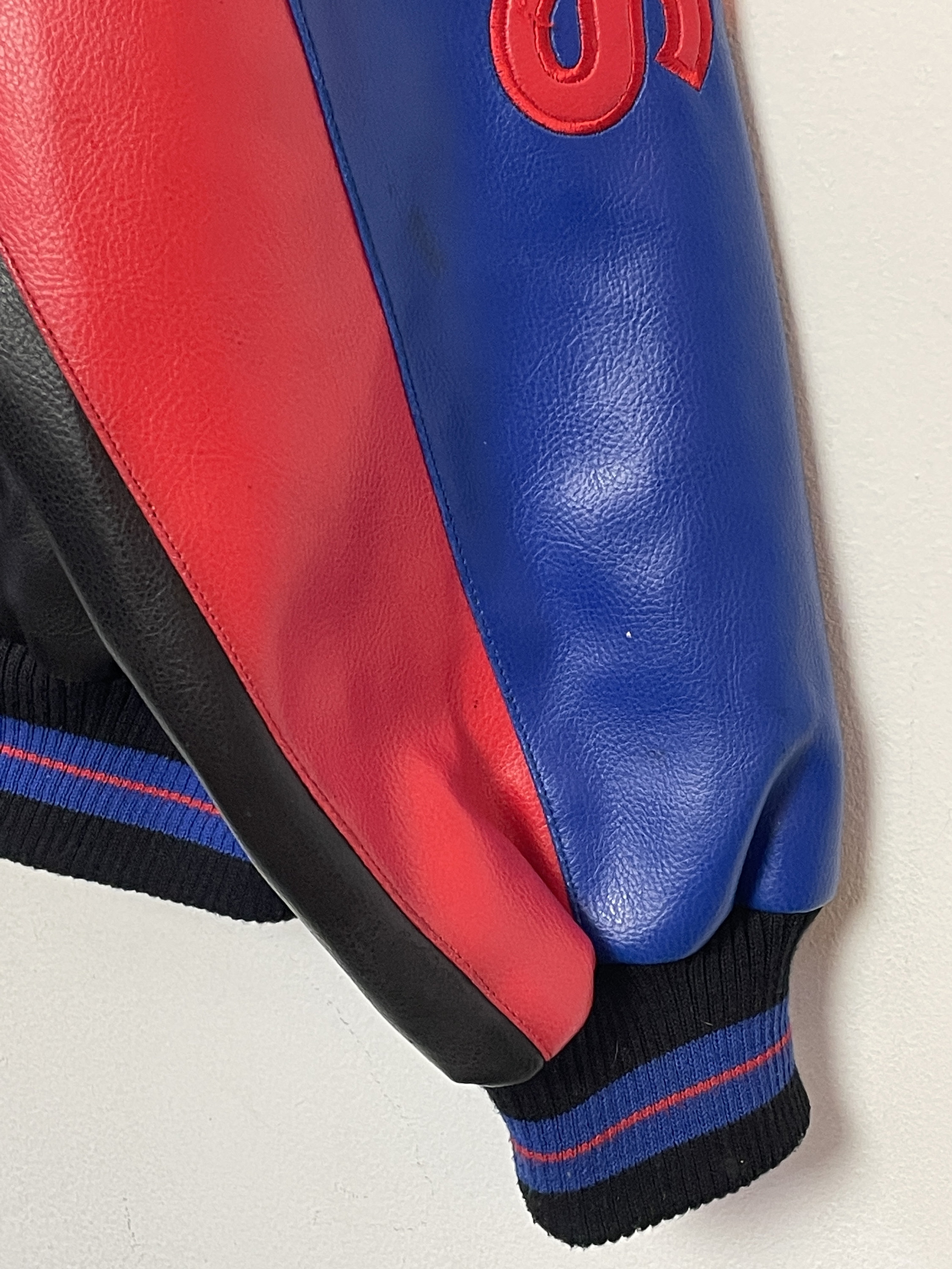 BECQUET DE COFFRE A PEINDRE ,NOIR MAT,CARBONE LOOK OU VRAI CARBONE BMW SERIE 5 G30 LOOK "M