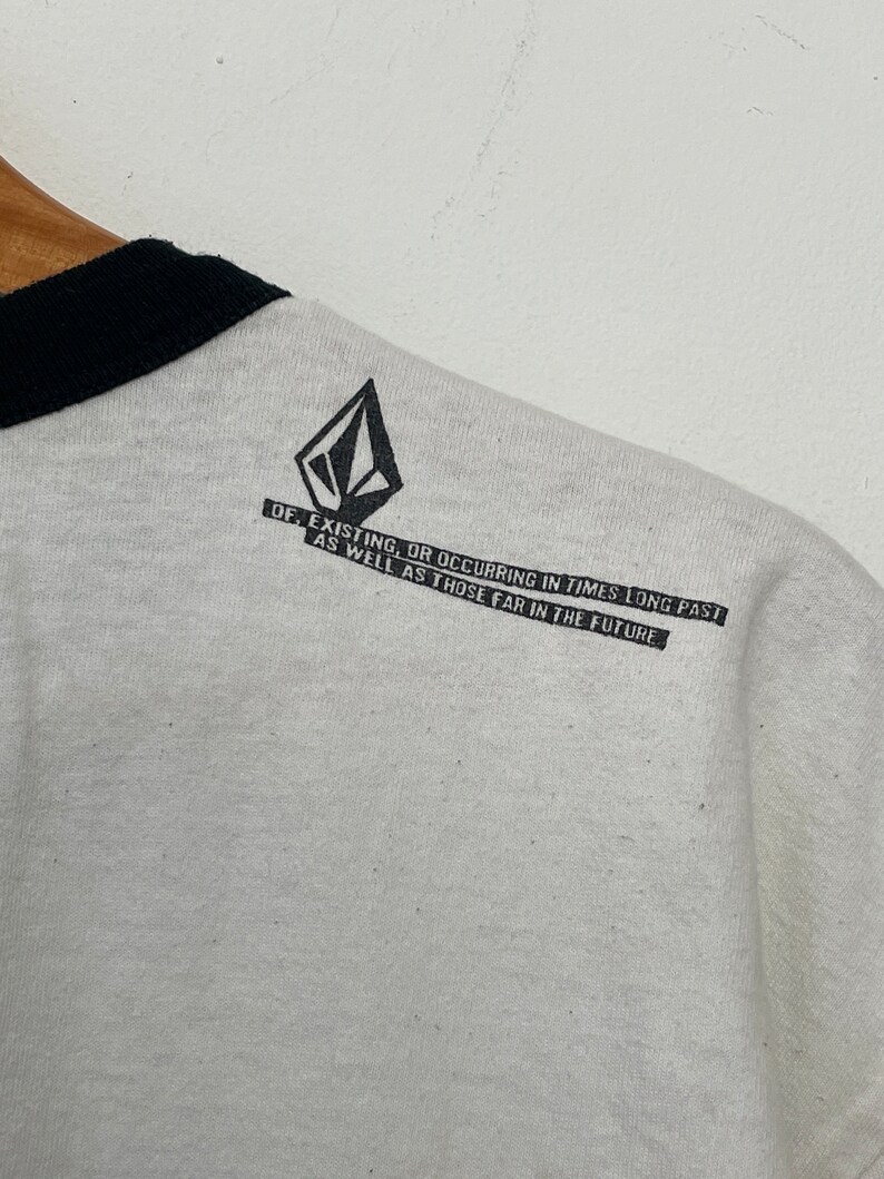 Vintage Y2K Volcom Surfwear Spell Out Graphic Ringer Tee Shirt size ...