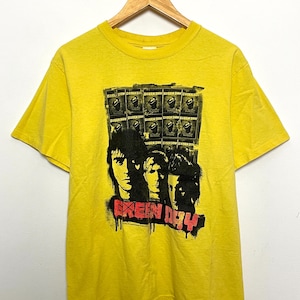 Vintage 2000s Green Day Pop Punk Rock Music Concert Tour Graphic Band Tee Shirt (size adult Medium)