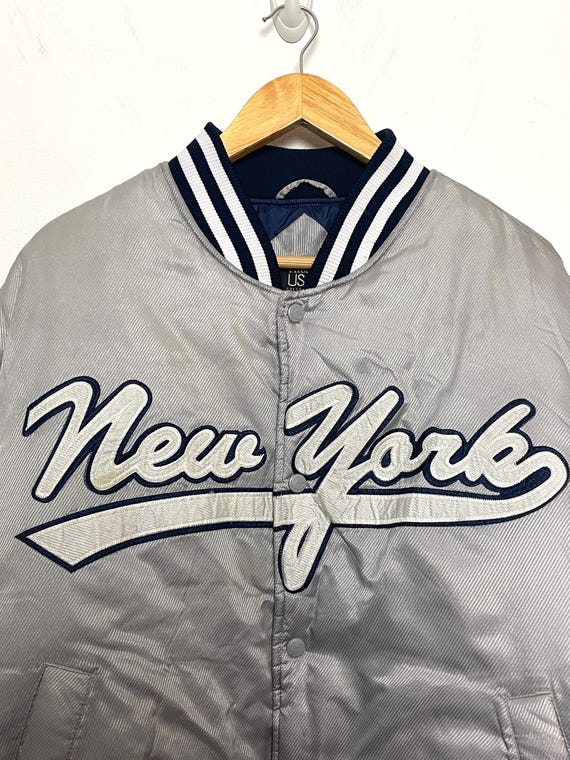 Vintage 1990s New York Yankees Style Spell Out Logo Silver Puffer