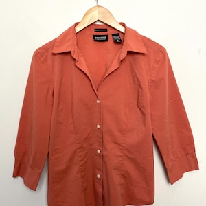 Vintage Y2K New York and Company Burnt Orange Women’s Button Up Long Sleeve Shirt (size women’s Medium)