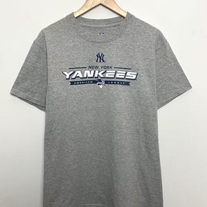 Vintage New York Yankees MLB Baseball American League Spell Out Graphic Tee Shirt (size adult Medium)