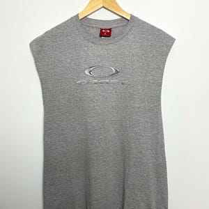 Vintage 1990s Oakley Software Spell Out Graphic Logo Gray Cutoff Tank Top Tee Shirt (size adult Large)