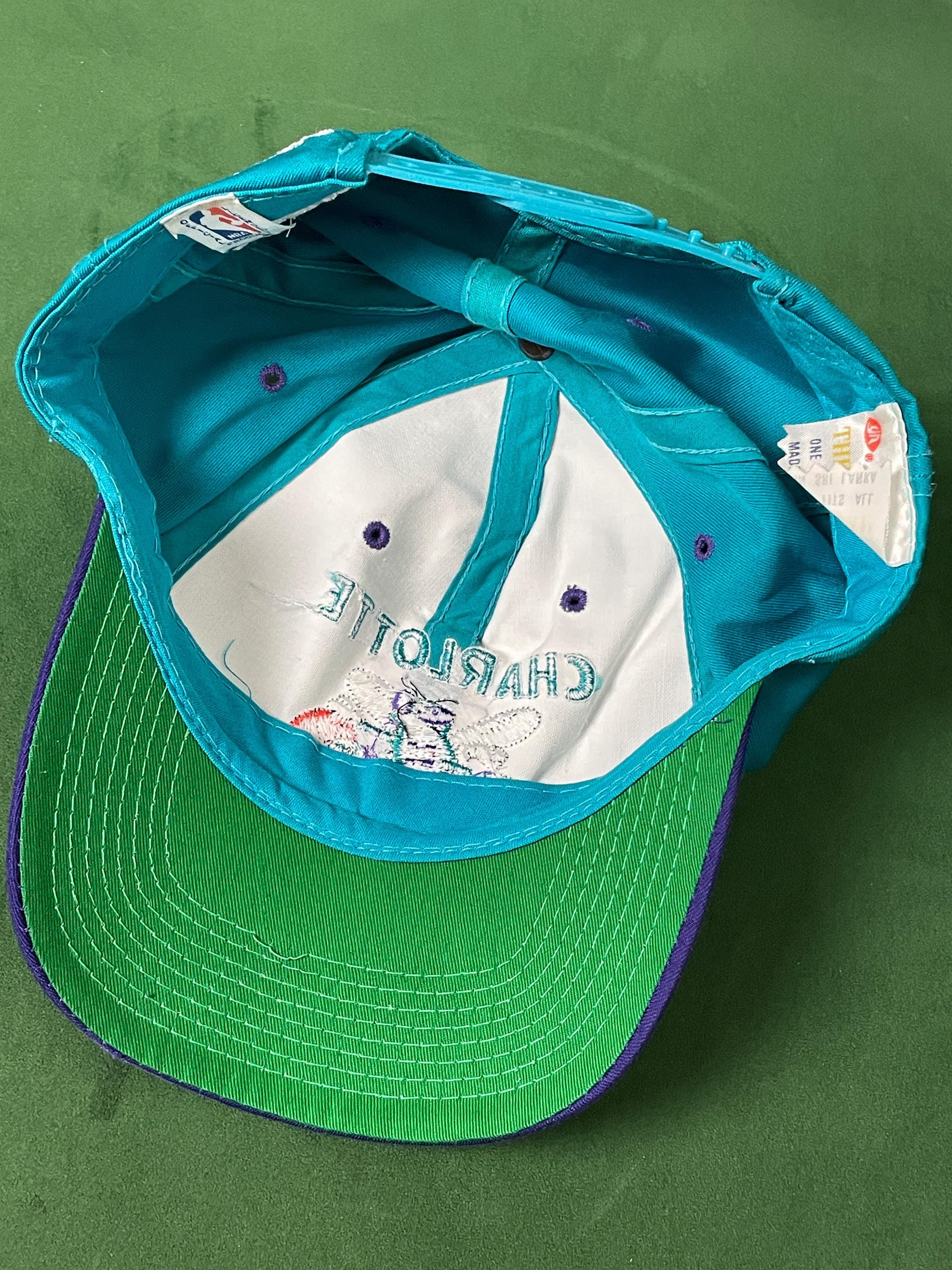 Vintage 1990s Charlotte Hornets NBA Basketball Graphic Snap Vintage 1990s Charlotte Hornets NBA Basketball Graphic Snap