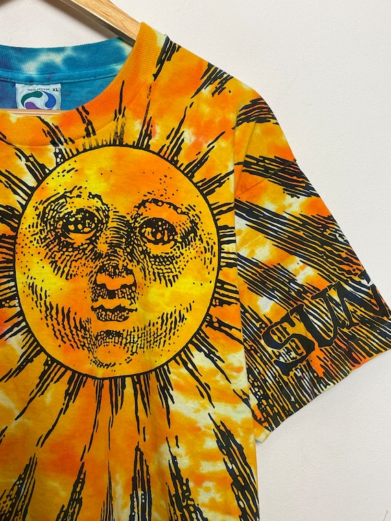 Vintage 1992 Sun and Moon Liquid Blue All Over Print Graphic Tee