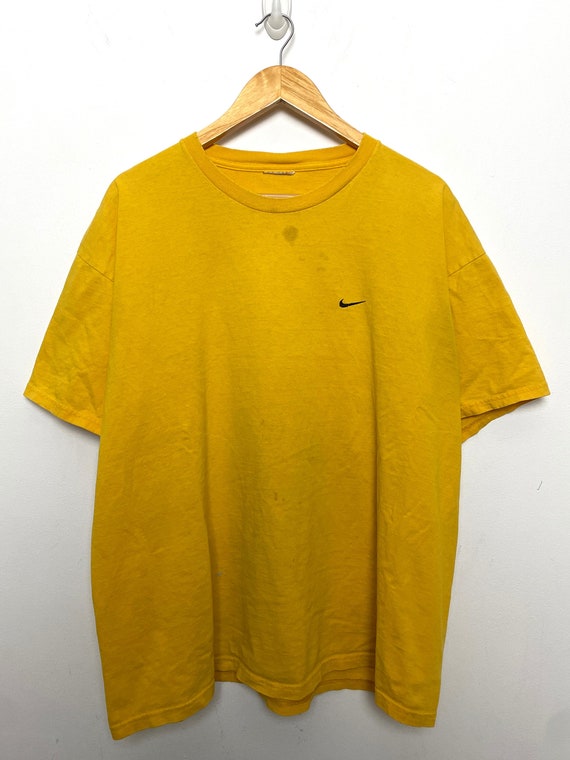 nike mini swoosh tee