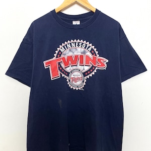 Vintage 2001 Minnesota Twins MLB Baseball Spell Out Graphic Navy Blue Tee Shirt (fits adult Large)
