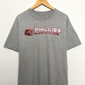 Vintage Philadelphia Phillies MLB Baseball Spell Out Hat Graphic Tee Shirt (size adult Large)