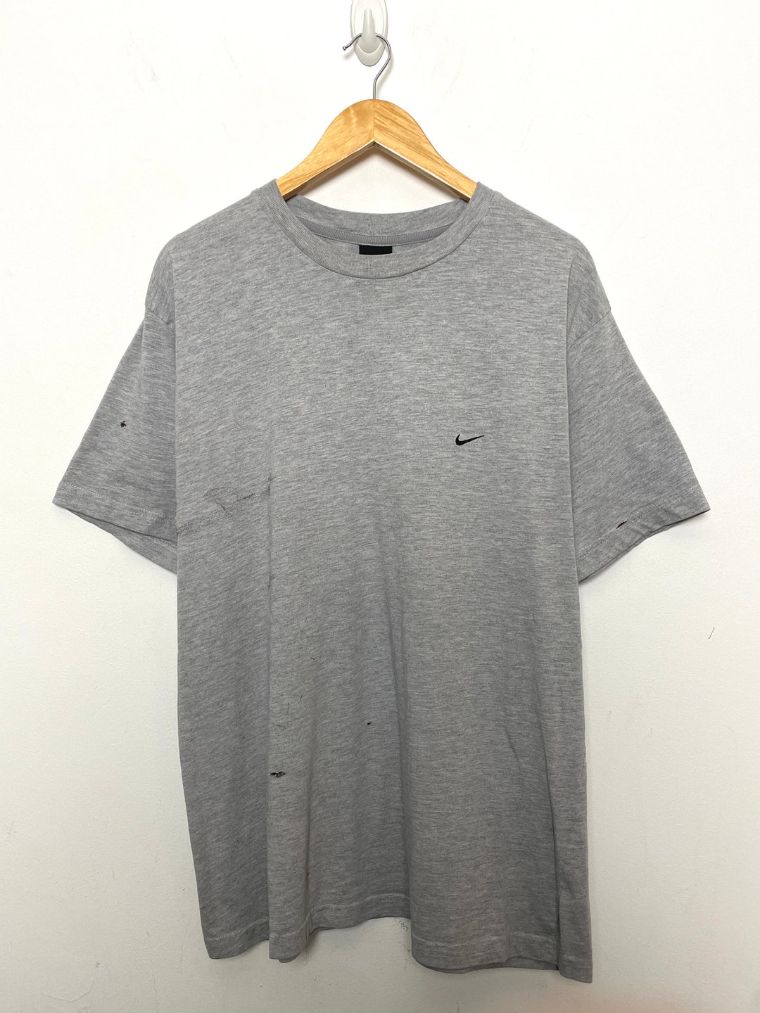 nike t shirt small swoosh