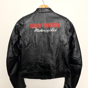 Vintage Harley Davidson Motorcycles Spell Out Logo Zip Up Genuine Leather Women’s Biker Jacket (size women’s Small)