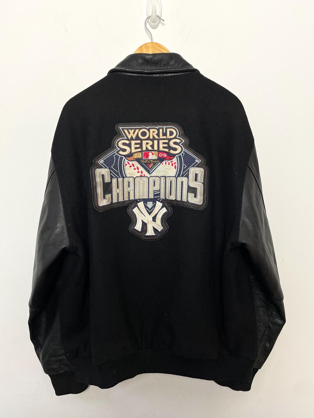 Vintage 2000s G-lll New York Yankees MLB Baseball World Vintage 2000s G-lll New York Yankees MLB Baseball World