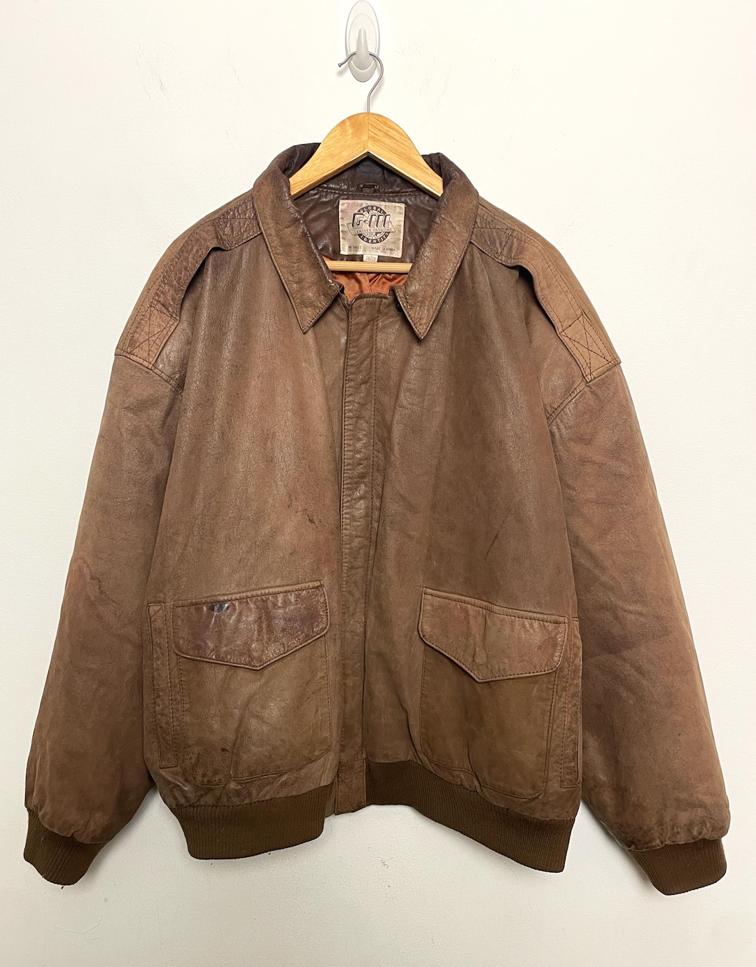 Vintage 1990s G-lll Global Identity Genuine Brown Leather Paisley