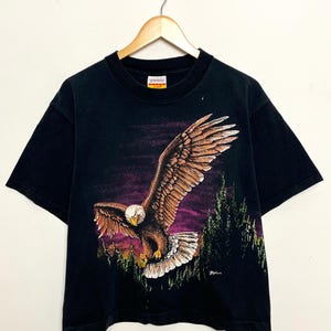 Vintage 1990s Flying Bald Eagle Graphic made in USA Animal Nature Tee Shirt (size adult Large)