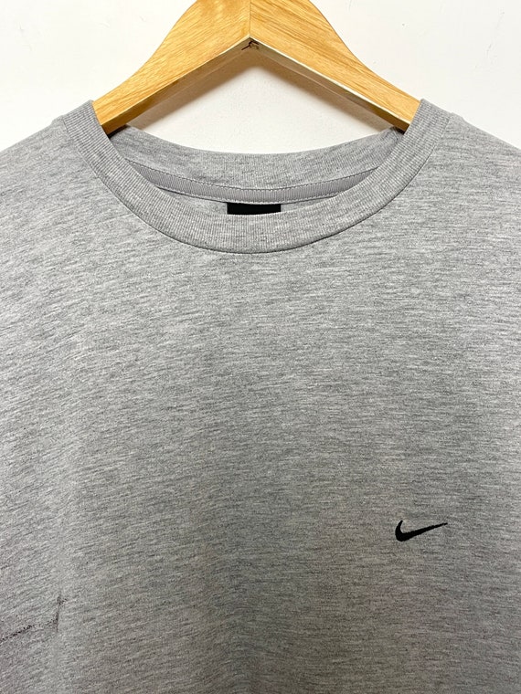 Vintage 1990s Nike Mini Swoosh Logo Gray Tee Shirt (size