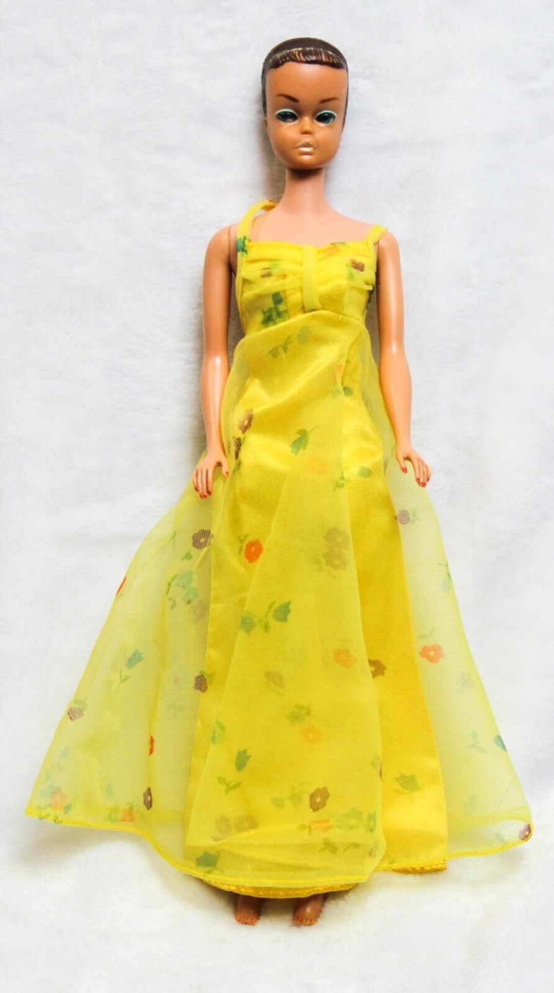 Vintage Fashion Queen Barbie Doll Wearing Flowery Delight Dress Japan