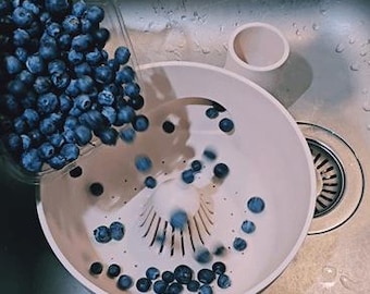 Fruit and Veggie Cleaner, collander