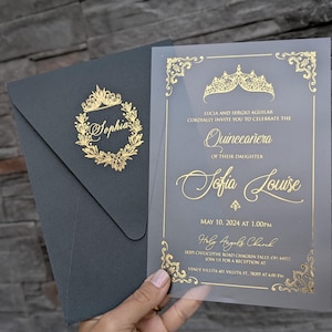 Invito per la Quinceañera con busta verde smeraldo, acrilico dorato, sigillo di ceralacca e fiori selvatici secchi, dolce 15° compleanno, acrilico trasparente