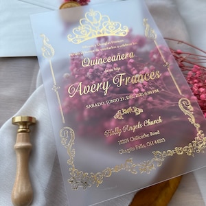 Convite Quinceañera com envelope marfim, acrílico dourado dourado, selo de cera e flores silvestres secas, Doce 15 Aniversário, acrílico transparente, Mis Quin