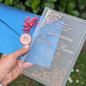 Invito Quinceañera con busta blu scuro, oro acrilico dorato, sigillo di cera e fiori selvatici essiccati, dolce quindicesimo compleanno, acrilico trasparente, oro rosa