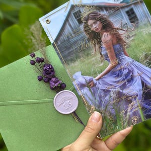 Invito per la Quinceañera con busta verde viola, oro rosa, sigillo di ceralacca e fiori selvatici secchi, dolce 15° compleanno, acrilico trasparente