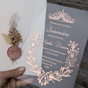 Invito per la Quinceañera con busta color avorio, acrilico dorato rosa, sigillo di ceralacca e fiori selvatici secchi, dolce 15° compleanno, acrilico trasparente